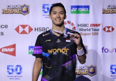 Indonesia's Jonatan Chrisites smiles for the fans in this file photo. At the 2024 Denmark Open, Jonatan dumps Jun Hao.