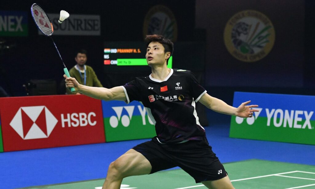 Shi Yuqi of China tries to hita shot in his recent performance. Shi, An ahead in latest BWF Singles rankings